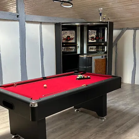 A Avec Piscine, Billard, Ping Pong * Isturits